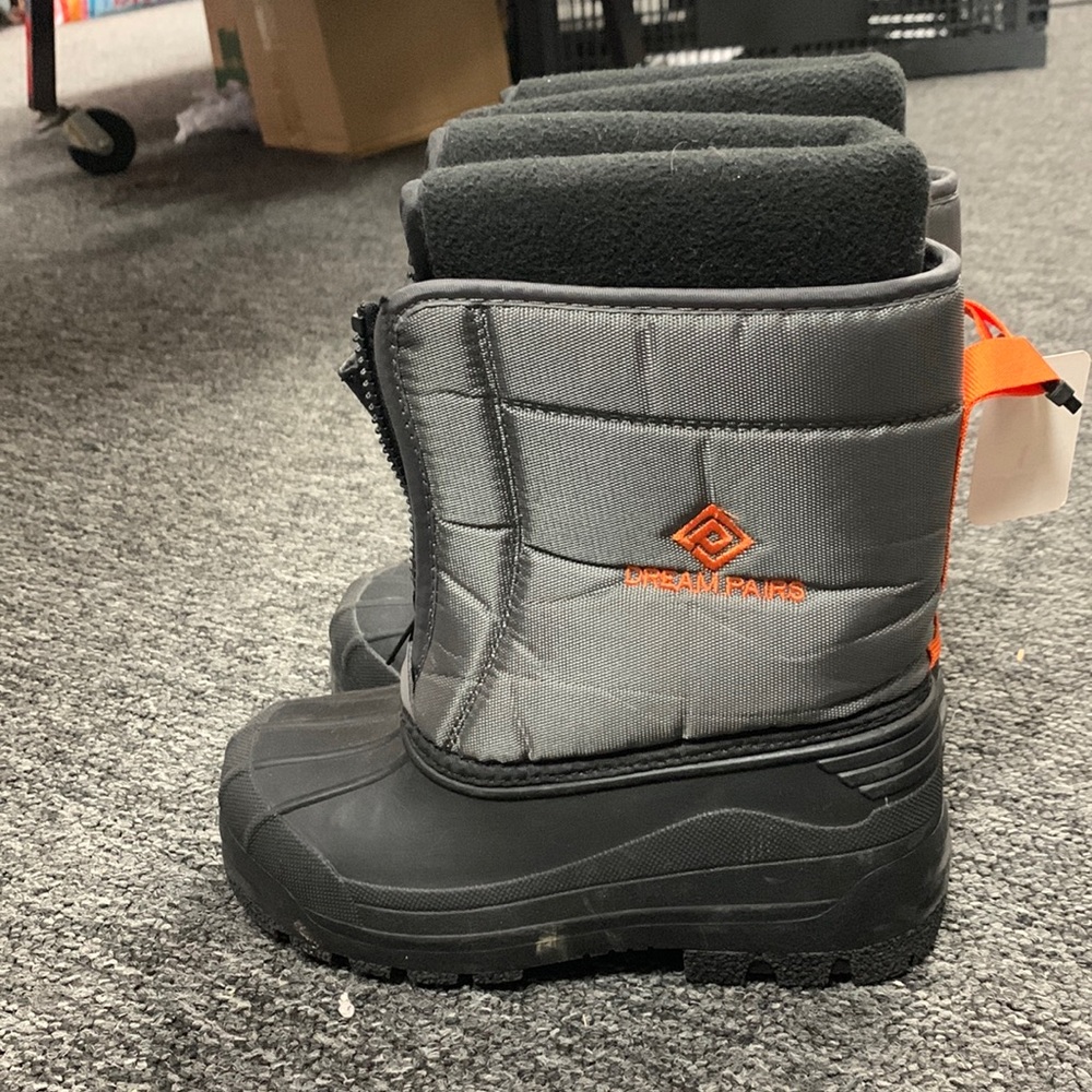 Kids snow boots size 1